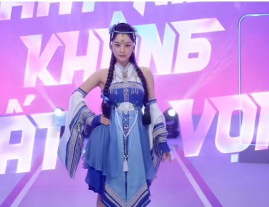 Cận cảnh màn biến hình thành nhân vật trong game nhập vai, hot girl người Tày khiến người xem mê mẩn