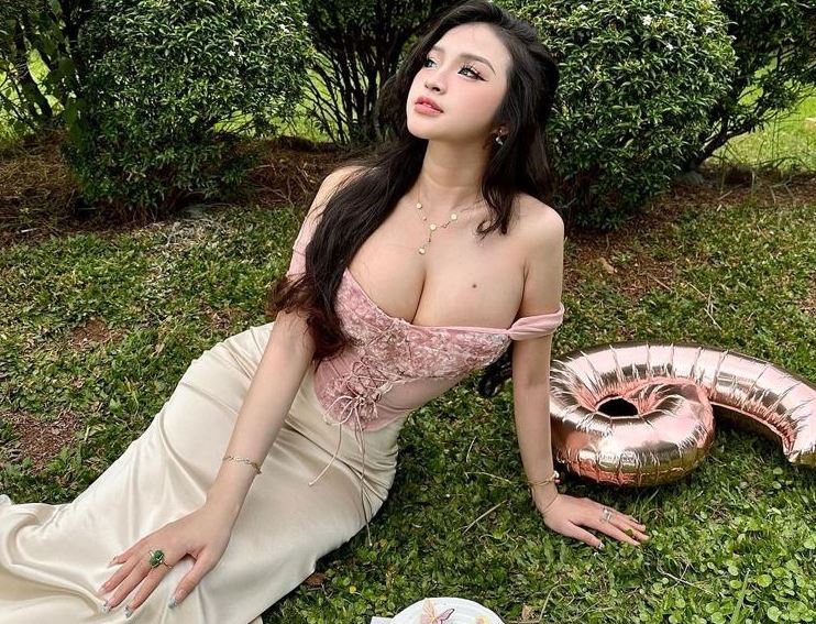 Ngắm vòng 1 cực 'khủng' của hot girl Đồng Nai được báo Trung ca ngợi vì 'gương mặt học sinh, thân hình học sinh'