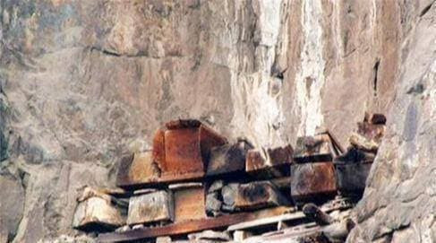 'Bí ẩn quan tài treo' khiến cộng đồng khảo cổ học sửng sốt! Các chuyên gia treo thưởng hơn 1 tỷ để tìm ra vấn đề, nhưng lão nông đã phá giải chỉ trong một câu