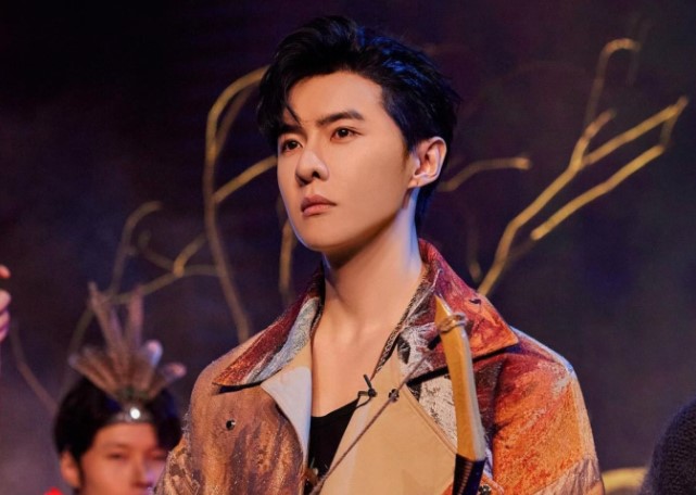 Vừa đính hôn với thiên kim nhà đại gia, mỹ nam này đã gây sốc khi tuyên bố có con riêng, thái độ của đàng gái gây chú ý