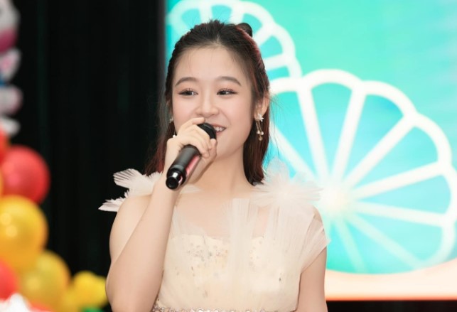 Diễn viên nhí Vbiz phải lên tiếng trong đêm vì bị tố thái độ với YouTuber là ai?