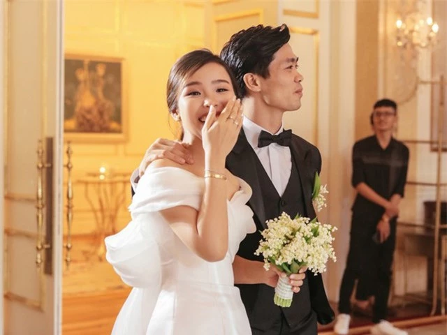 &quot;Bóc giá&quot; váy cưới của vợ cầu thủ Việt: Người chi cả tỷ đồng, một thiên kim tiểu thư siêu giàu lại cực giản dị - Ảnh 9.