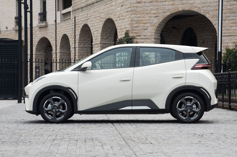 Xe hatchback cùng phân khúc với Hyundai Grand i10, thiết kế cá tính, giá 242 triệu đồng