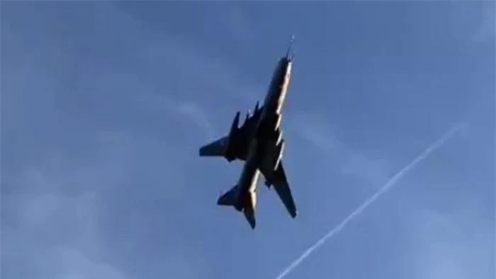 Trên bầu trời Ukraine, một chiến đấu cơ Su-17 đã được phát hiện, dẫn tới nhận định chiếc tiêm kích - bom duy nhất loại này của Kyiv đã được mang ra nhận nhiệm vụ thay vì trưng bày giới thiệu tính năng.