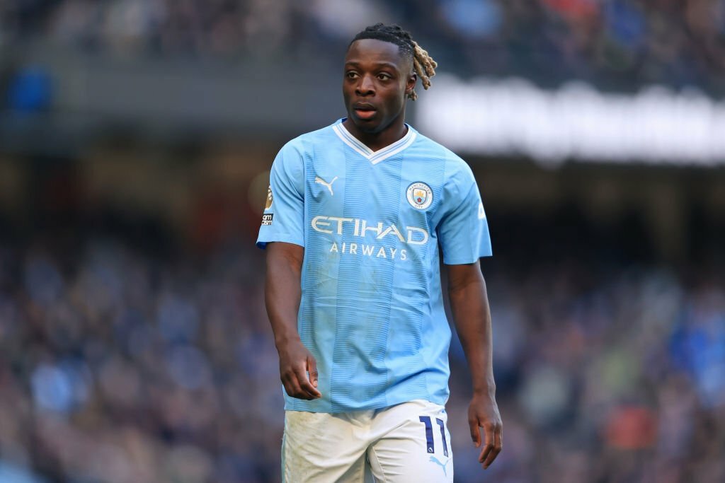 Đội hình tiêu biểu vòng 13 Premier League: Gọi tên Doku