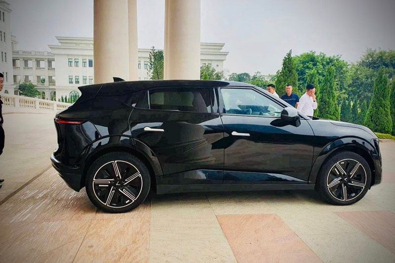 CLIP: Cận cảnh VinFast VF 7 bản thương mại, giá từ 850 triệu đồng