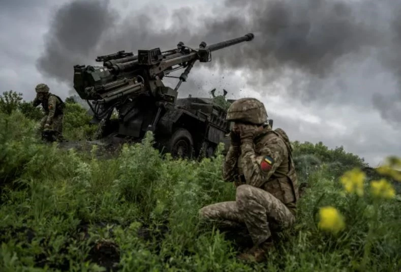 Ukraine đã tiêu thụ lượng lớn vũ khí đạn dược do Mỹ và đồng minh phương Tây viện trợ. Ảnh: Reuters.