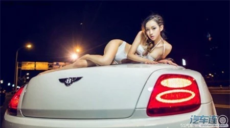 Bentley Continental GTC xuống phố cùng chân dài ảnh 5