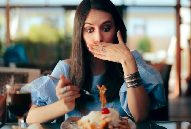 Ăn vội ăn vàng, chẳng sớm thì muộn bạn cũng mắc bệnh này