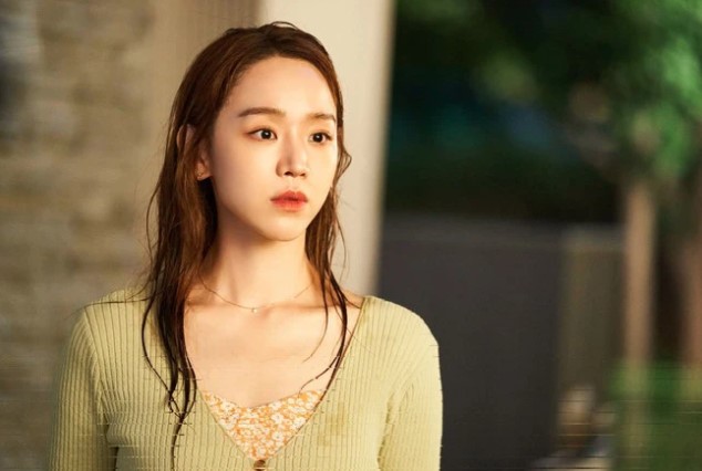 Bỏ nhà đi sau khi cãi nhau với chồng, cô vợ trẻ "khóc như mưa" vì 1 tin nhắn của mẹ chồng