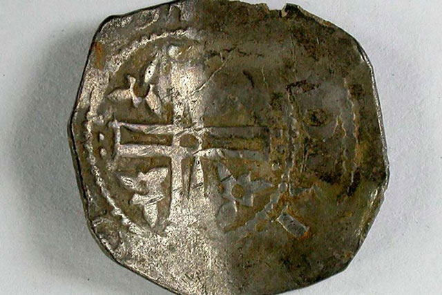 Phát hiện những đồng xu bạc cổ có từ triều đại vua Stephen ở thế kỉ thứ 12 bằng máy dò kim loại