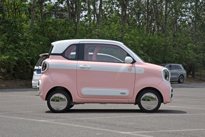 CLIP: Cận cảnh mẫu ôtô điện giá ngang Honda SH