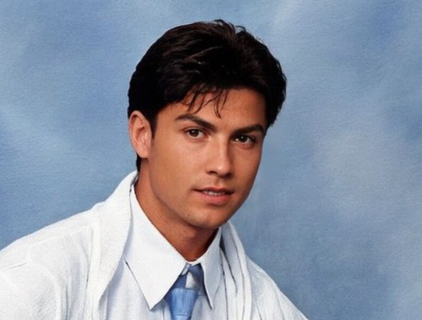 Ronaldo và Messi khiến fan 'bật ngửa' trong những bức hình theo phong cách kỷ yếu do AI phục dựng