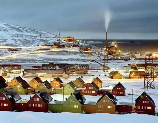 Longyearbyen (1).jpg 0