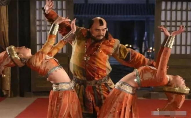 Vị hoàng đế béo nhất Trung Quốc, mỗi bữa ăn 20 lạng thịt, khi 'thị tẩm' cần sự giúp đỡ của vài cung nữ