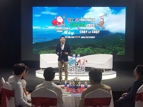 Ông Trương Duy Hoà - Phó Giám đốc VTV 8 công bố tổ chức giải chạy “VTV8 Sơn Trà Run Challenge 2023”.