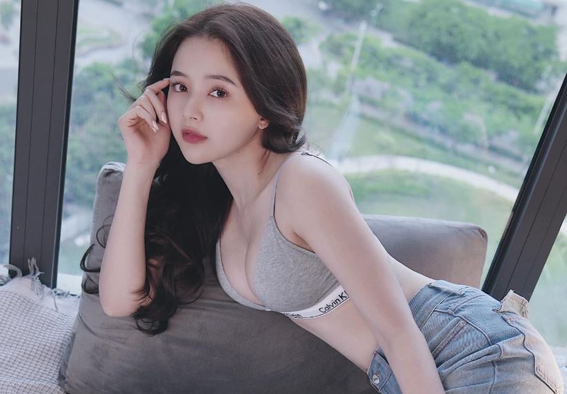 Ngắm đường cong nóng bỏng của 'hot girl ảnh thẻ'