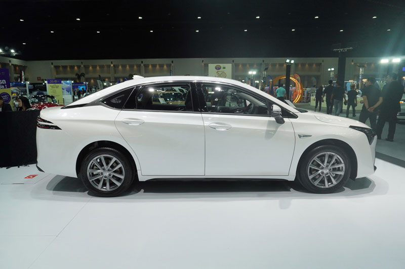 Xe sedan dài hơn 4,8 mét, công suất 136 mã lực, giá gần 570 triệu đồng