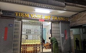 Công an Trà Vinh thông tin vụ 2 đối tượng dùng súng cướp tiệm vàng