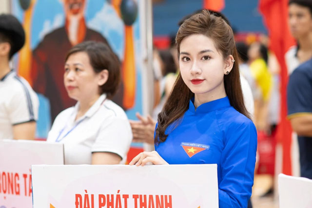 Nữ MC xứ Nghệ nhan sắc 'đỉnh chóp' khiến dân mạng phải tìm danh tính ngay tức khắc