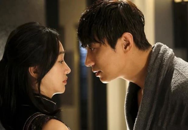 Vô tình nghe lén vợ chồng chị dâu nói chuyện, tôi sốc óc khi phát hiện sự thật về cuộc hôn nhân này