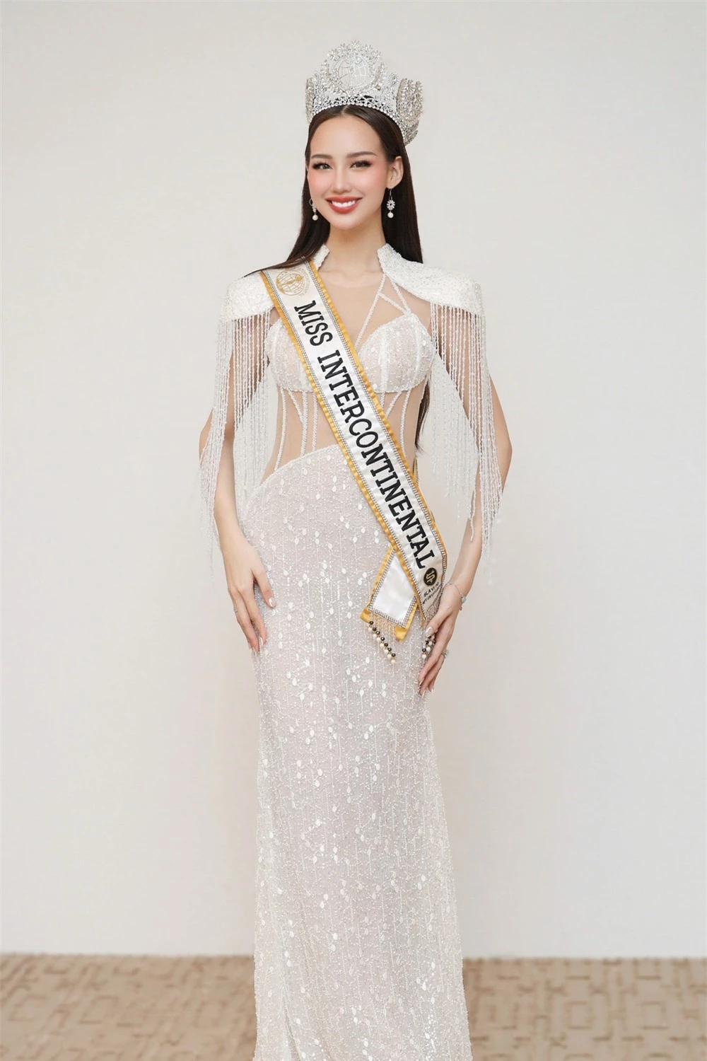 Á hậu Ngọc Hằng khoe dáng với bikini ở Hoa hậu Liên lục địa - Ảnh 1.