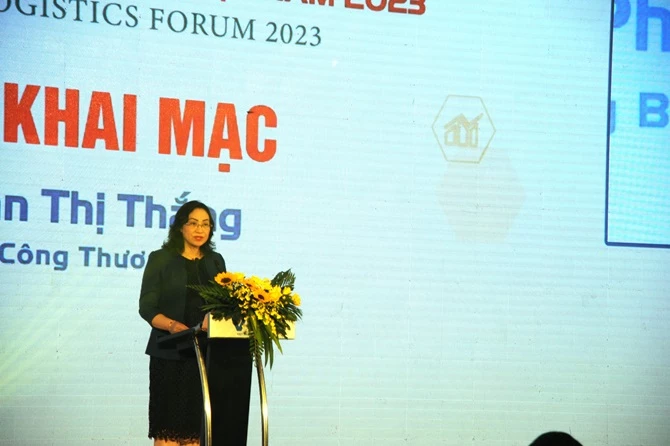 Bà Phan Thị Thắng - Thứ trưởng Bộ Công Thương phát biểu tại diễn đàn