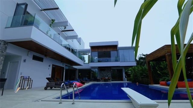 Khám phá căn biệt thự của &quot;chị đại&quot; làng mẫu Thái Lan: Đẹp như resort nghỉ dưỡng, có đủ từ bể bơi đến phòng spa - Ảnh 2.
