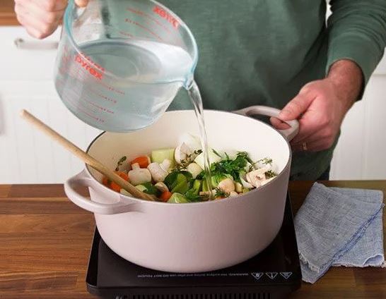 Nước dùng làm thế này vừa nhanh lại ngọt thơm trong veo