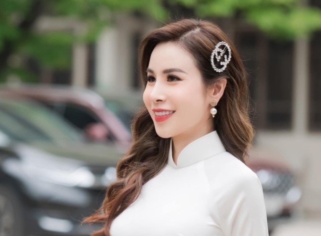 Hoa hậu Áo dài Hoàng Dung tiết lộ cách chọn chồng cùng quan điểm "siêu chất" về "phụ nữ cửa trên"