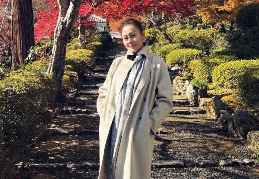 Phương Oanh mũm mĩm hơn khi mang bầu song thai, diện đồ che vòng 2 cực khéo