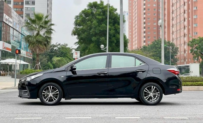 Sau 4 năm lăn bánh, Toyota Corolla Altis cũ bán lại với giá ngỡ ngàng