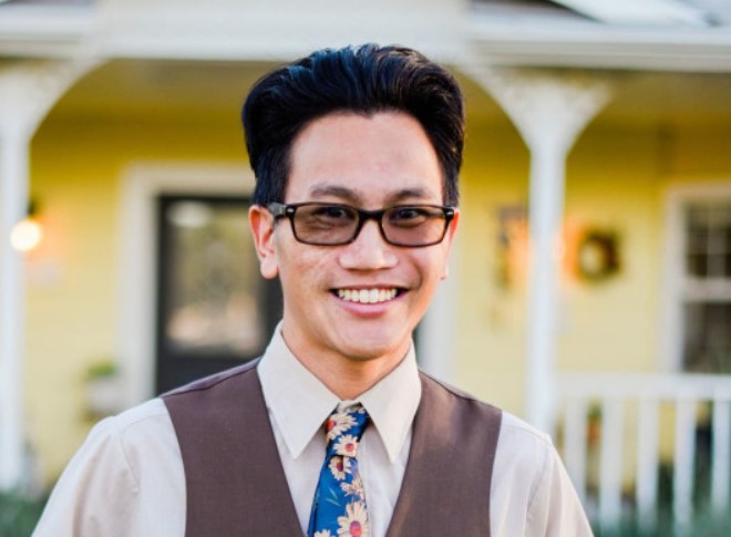 Cậu bé Việt có khuôn mặt lạ được vợ chồng người Mỹ 'tái sinh' cuộc đời