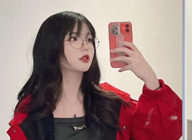 Thêm một hot girl 'Chỉ Quạt' bị nhầm với nữ MC Remind, khán giả tưởng là AI chỉnh ảnh