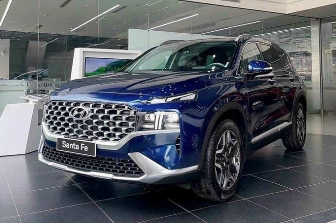 Hyundai Santa Fe giảm giá ‘kinh điển’ tại đại lý: Giá cực rẻ so với Ford Everest, ‘lấn át’ Toyota Fortuner