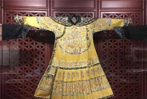 Long bào là biểu tượng của các hoàng đế thời xưa, tại sao vua đời Tống không mặc họa tiết rồng?