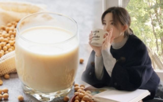 Sữa đậu nành là "thần dược" cho nữ giới nhưng tránh 4 cách uống sau kẻo hại thận, thiếu hụt canxi