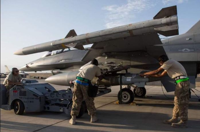 Tên lửa AIM-120 AMRAAM trên tiêm kích F-16 gây nguy cơ lớn cho Không quân Nga