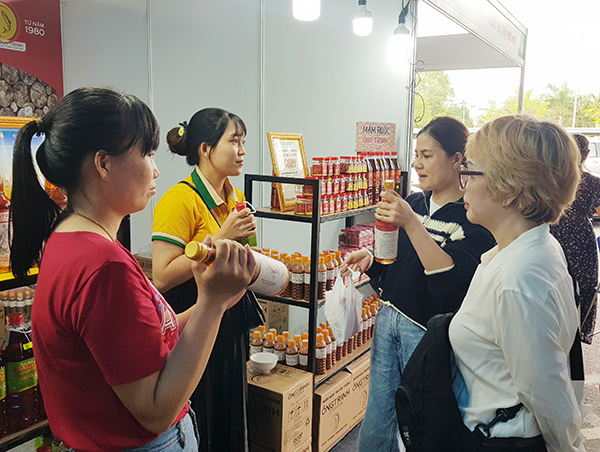 Hơn 30 doanh nghiệp từ nhiều tỉnh thành quảng bá sản phẩm OCOP, đặc trưng tại Đà Nẵng
