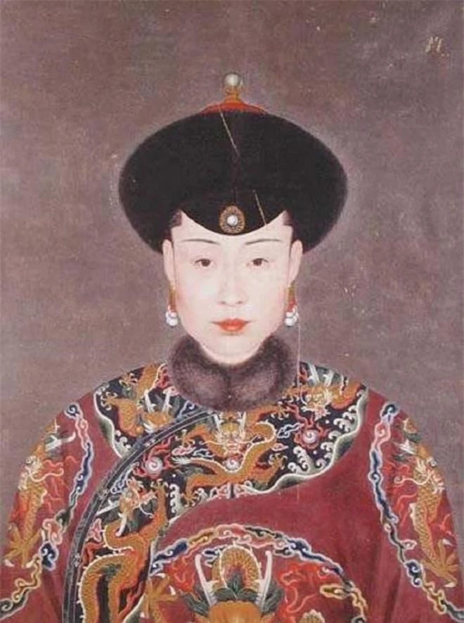 Phi tần sung mãn nhất thời nhà Thanh, 50 tuổi vẫn được hầu hạ trên giường, sau khi biết tin con mình trở thành hoàng đế, bà đã tự sát 3