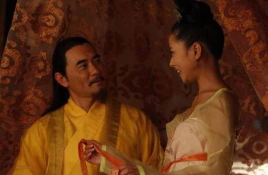 Cung n&#x1EEF; th&#x1EDD;i x&#x1B0;a ph&#x1EA3;i &#x27;t&#x1EA9;y r&#x1EED;a&#x27; tr&#x1B0;&#x1EDB;c khi v&#xE0;o cung? C&#xE1;ch x&#x1EED; l&#xFD; kh&#xF4;ng thua g&#xEC; th&#xE1;i gi&#xE1;m, b&#x1EA1;n bi&#x1EBF;t ch&#x1B0;a?