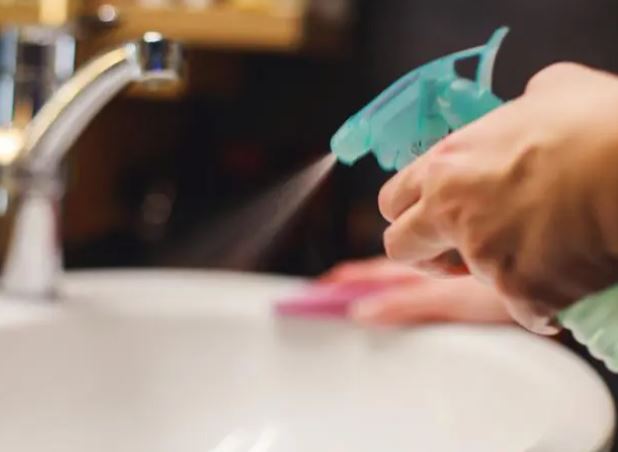 6 công dụng làm sạch của giấm trắng