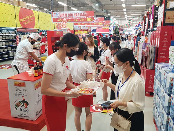 Nhiều siêu thị, trung tâm thương mại lớn ở Đà Nẵng tung ra các chương trình khuyến mãi trong tháng kích cầu mua sắm đợt 2/2023.