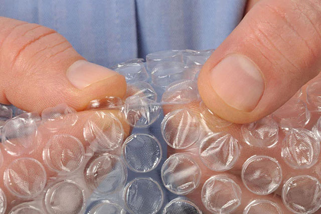 Không nên vứt miếng xốp hơi đi, để trong bếp sử dụng bạn sẽ thấy tác dụng kỳ diệu này