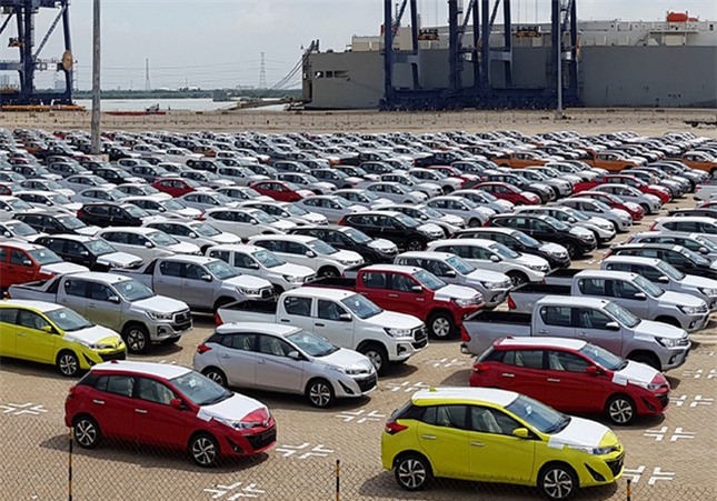 Ô tô ngoại về Việt Nam đón Tết bất ngờ tăng mạnh ảnh 1