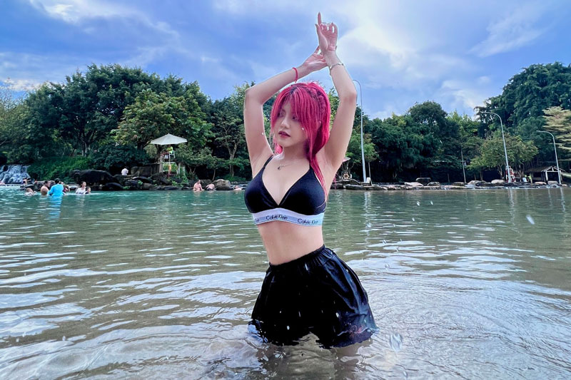 Chiêm ngưỡng vẻ gợi cảm của hot girl Sài Thành có 11,5 triệu lượt theo dõi trên TikTok