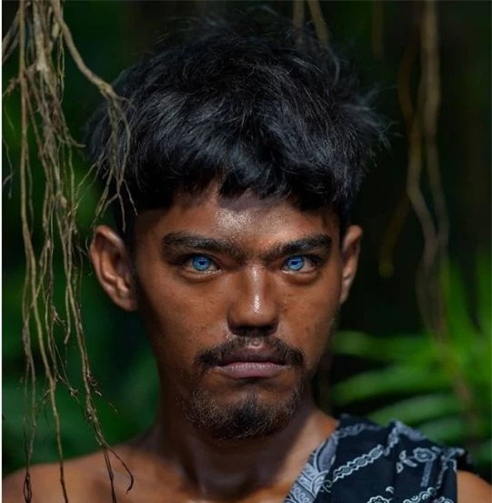Bộ tộc có đôi mắt xanh hiếm lạ ở Indonesia ảnh 2