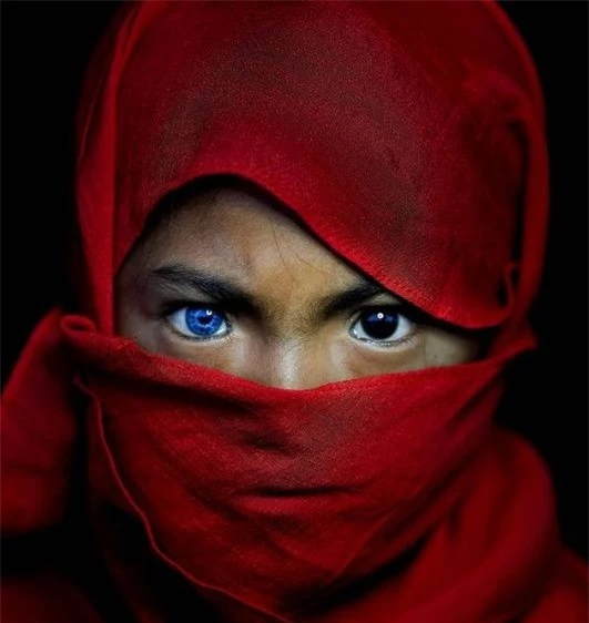 Bộ tộc có đôi mắt xanh hiếm lạ ở Indonesia ảnh 5
