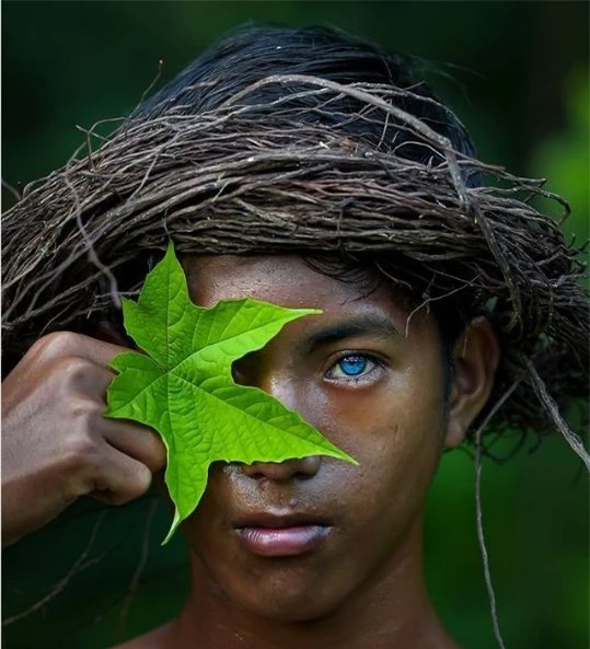 Bộ tộc có đôi mắt xanh hiếm lạ ở Indonesia ảnh 6