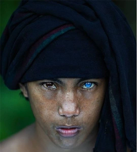 Bộ tộc có đôi mắt xanh hiếm lạ ở Indonesia ảnh 8